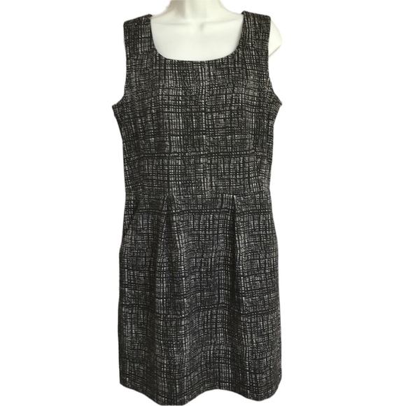 Calvin Klein Dresses & Skirts - Calvin Klein Women’s Black & White Geometric Sleeveless Dress
